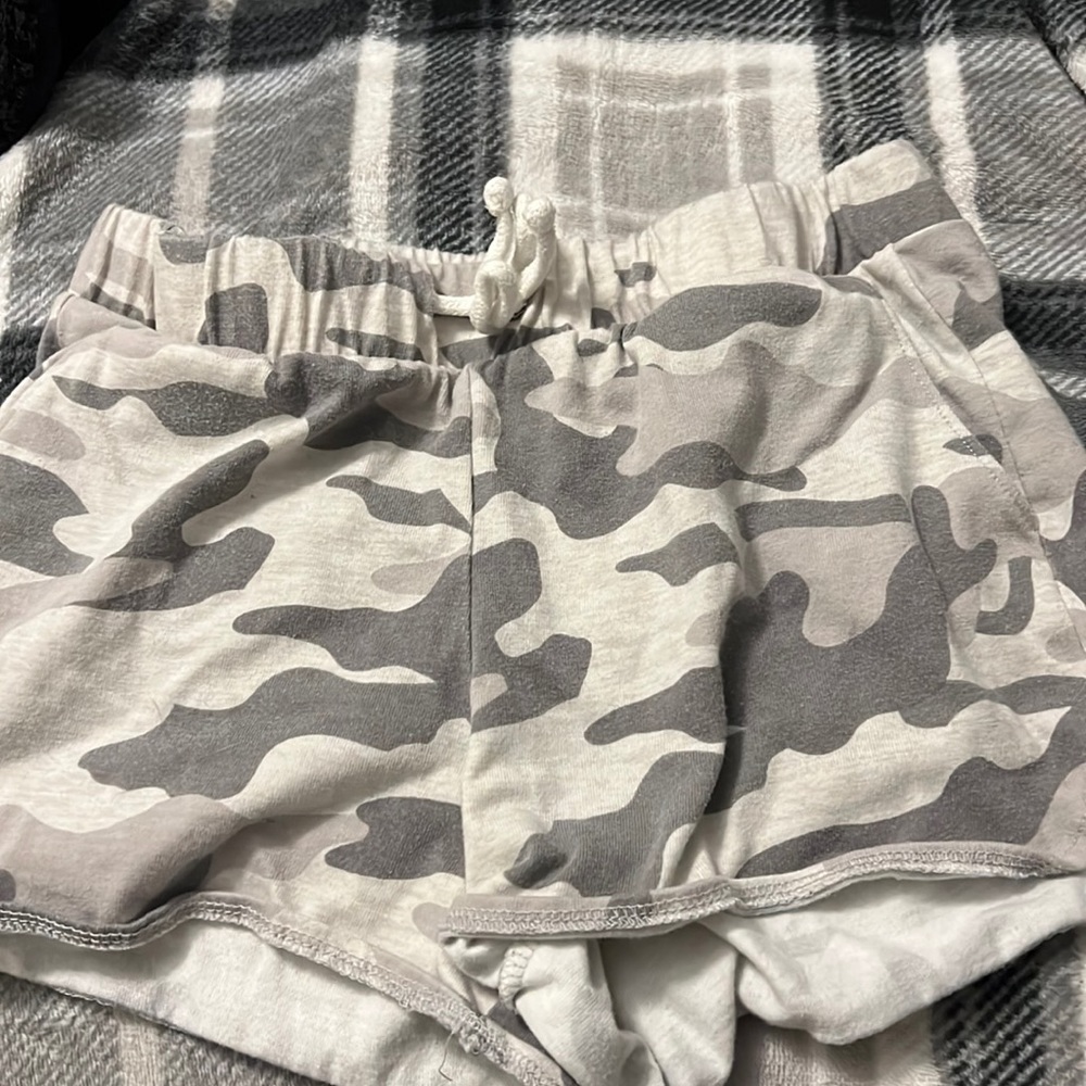 old navy camo shorts (with pockets)